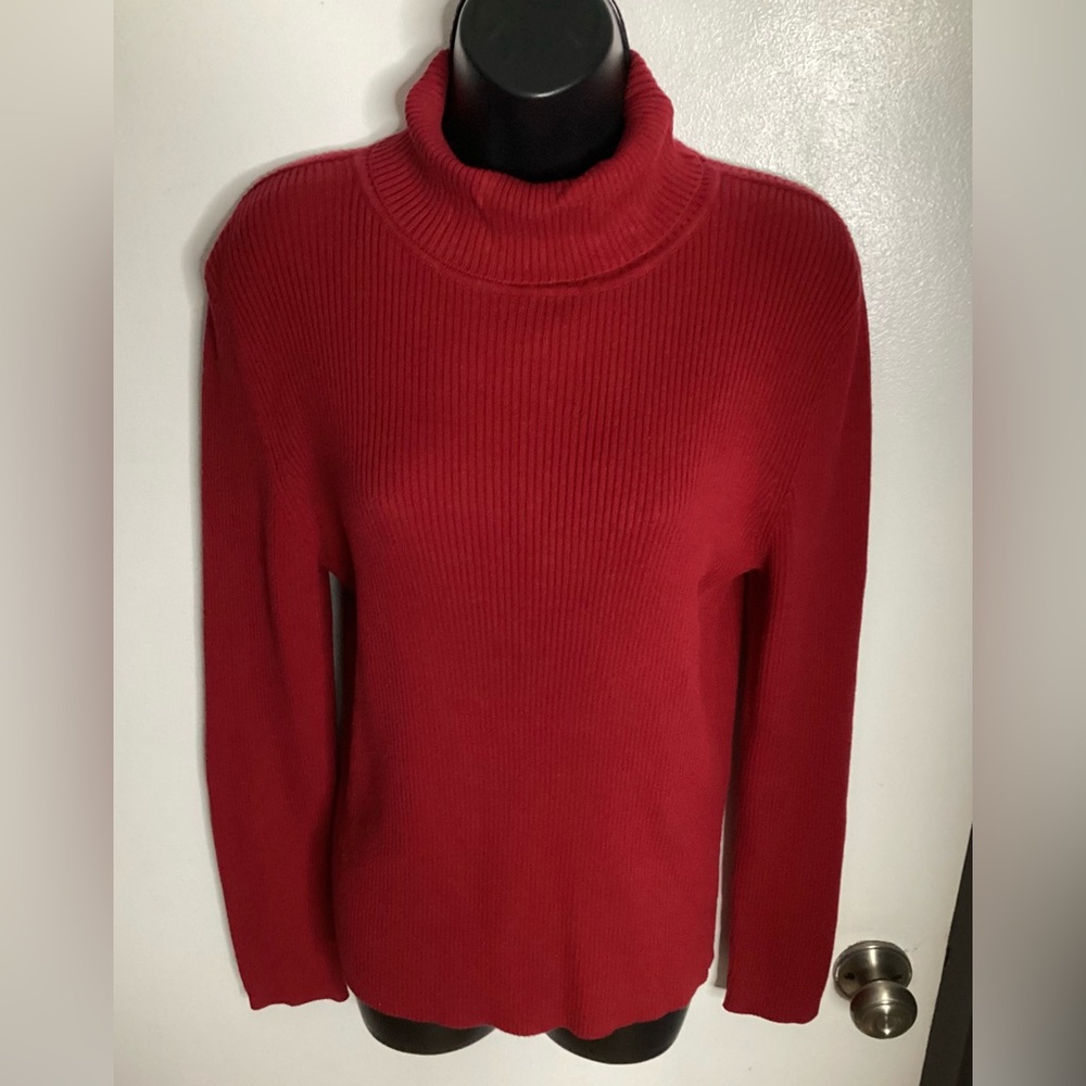 Chic Scarlet Turtleneck 100% Cotton Sweater L